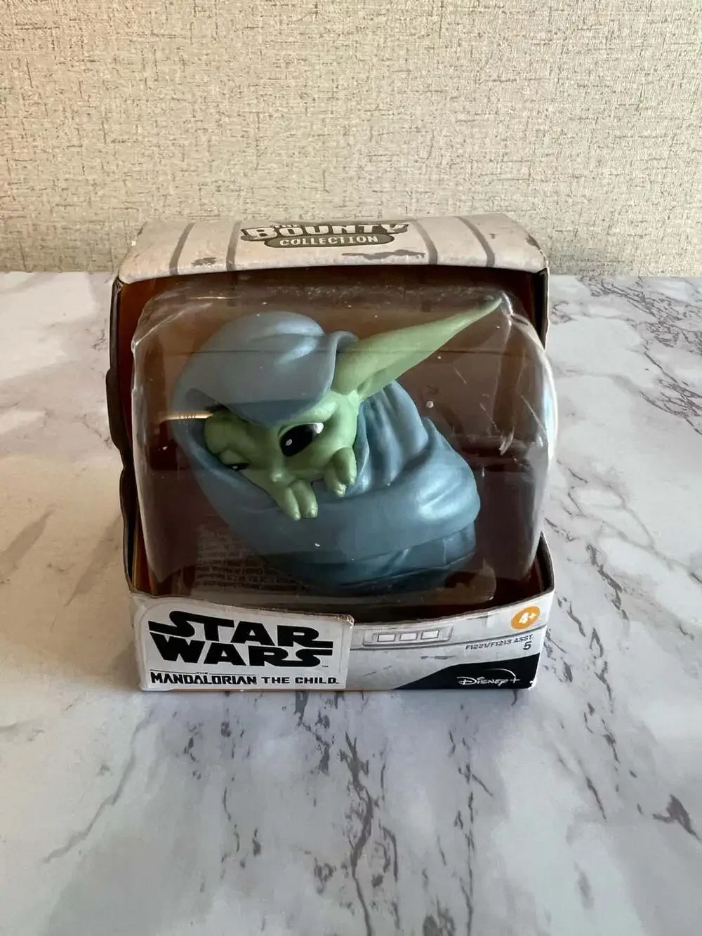 Hasbro Star Wars The Mandalorian The Bounty Collection The Child (Grogu) Blanket